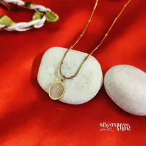 Oval Cream Moonstone Necklace